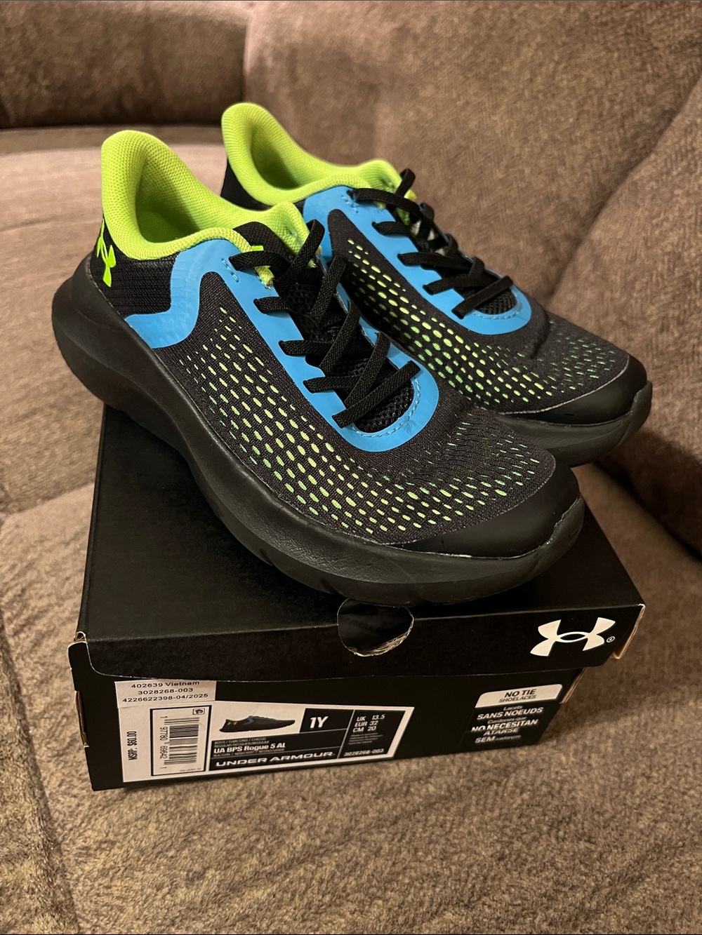 Under Armor Rogue Shoes, 1Y Kids, EUC